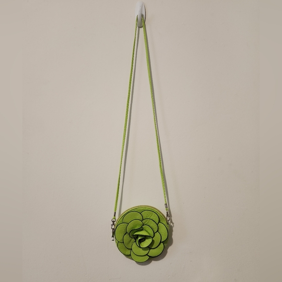 Lime green flower purse w long strap - Picture 2 of 4
